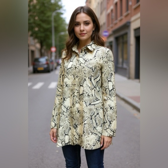 Counterparts Tops - Counterparts Women's Animal Print Button-down Blouse Size Small